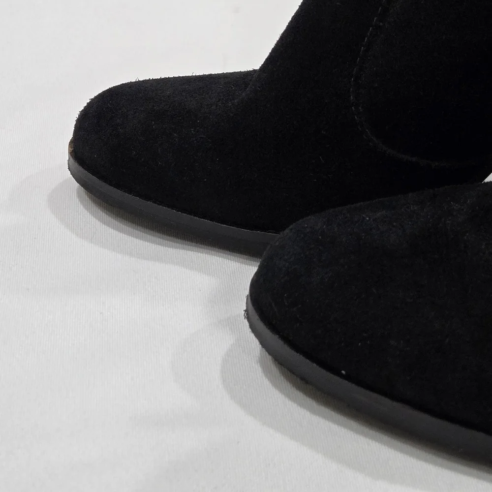 Gianni Bini Block Heel Ankle Boots / Booties